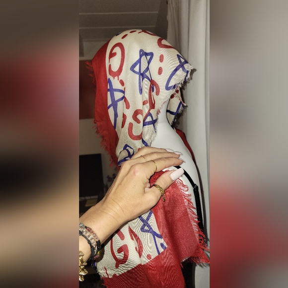 - Gucci long Scarf handmade from Gucci 100%authentic - Picture 14 of 17